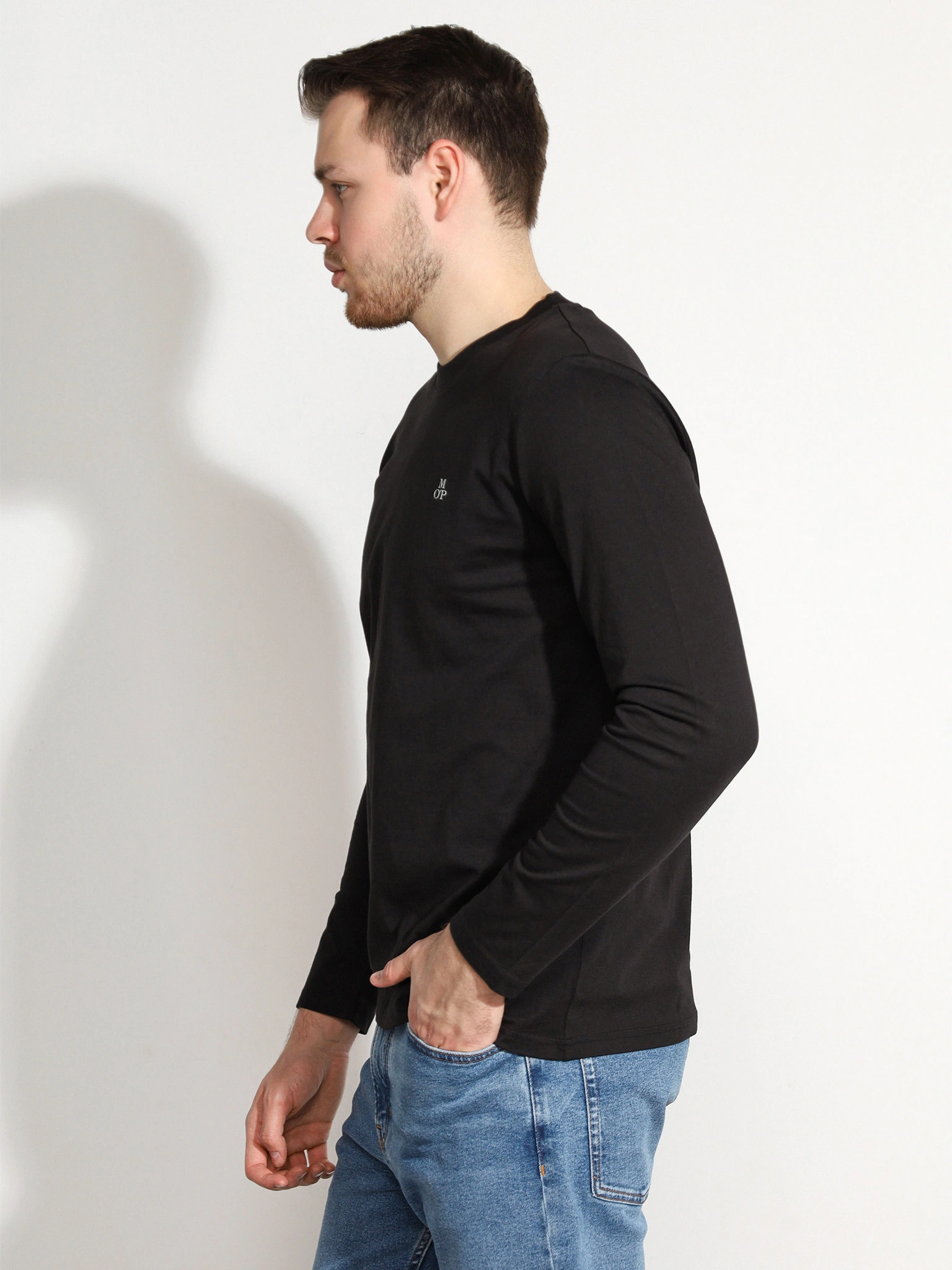 Футболка черного цвета с длинным рукавом из хлопка